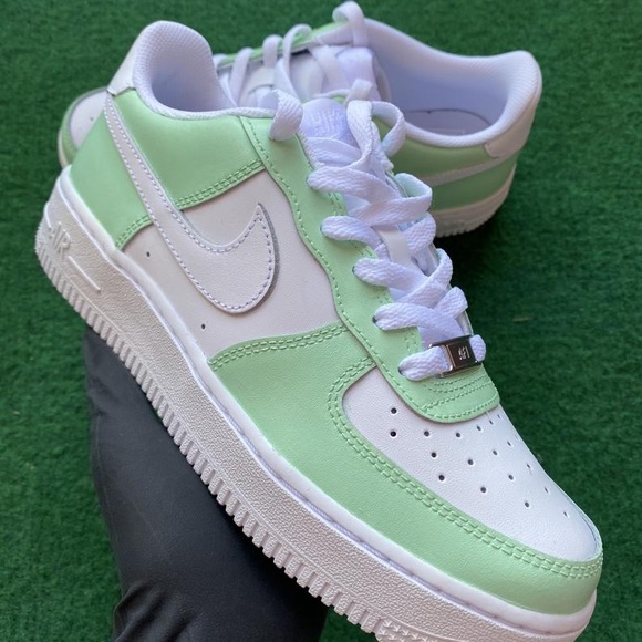Green custom Air Force 1 - Picture 4 of 5